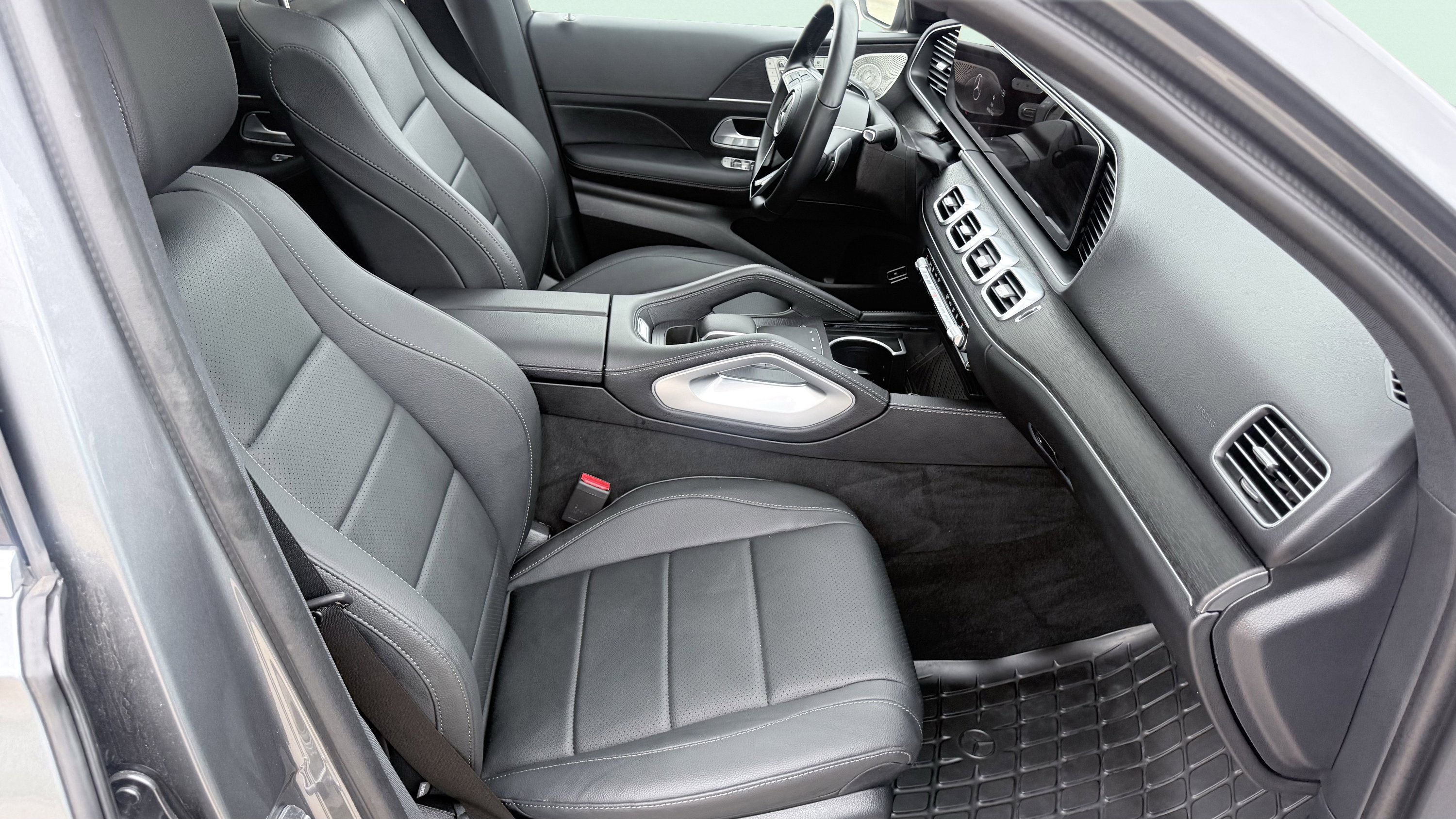 Used 2025 Mercedes-Benz GLE 450e 4MATIC image 46