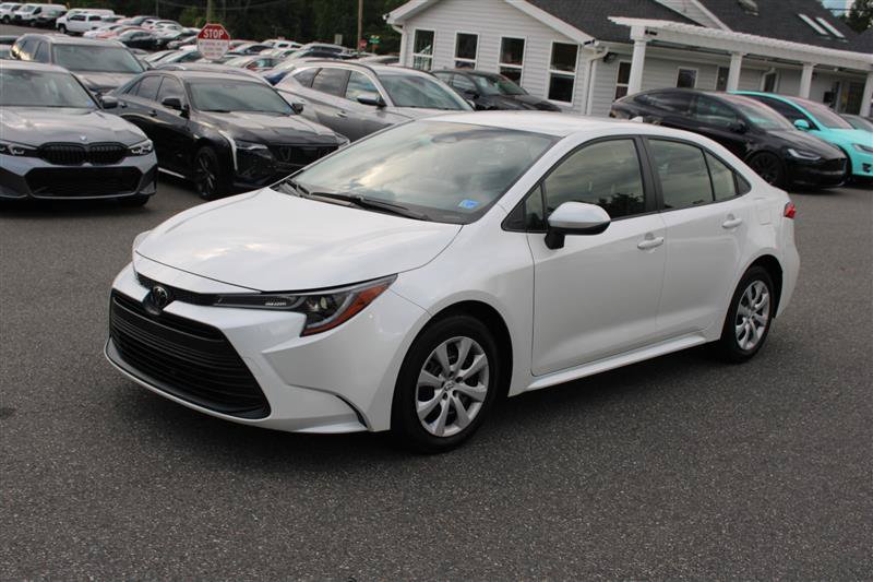 Used 2025 Toyota Corolla LE FWD image 4