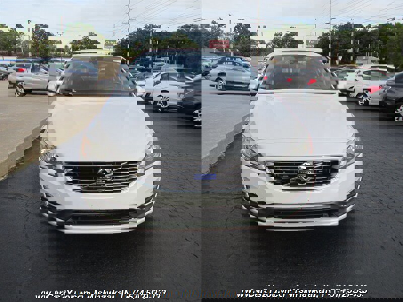 Used 2017 Volvo S60 T5 Inscription image 2