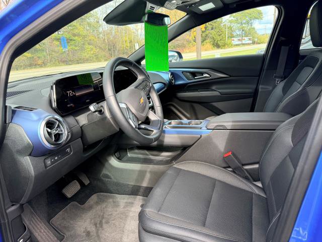 Used 2025 Chevrolet Equinox EV LT w/ Convenience Package image 7