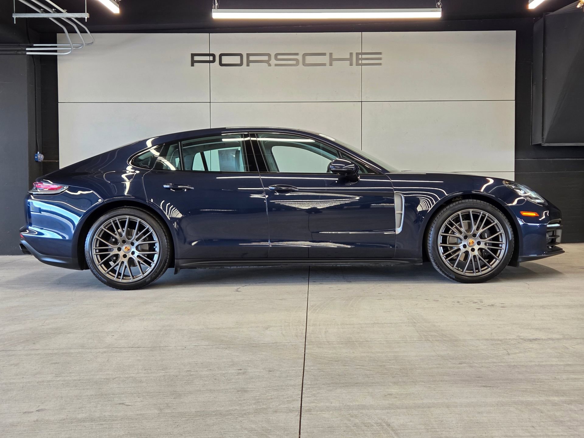 Certified 2023 Porsche Panamera 4 Platinum Edition image 31