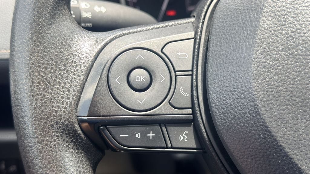 Used 2025 Toyota RAV4 XLE FWD image 20
