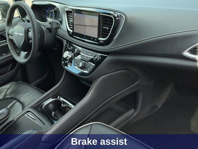 Used 2025 Chrysler Pacifica Limited image 28