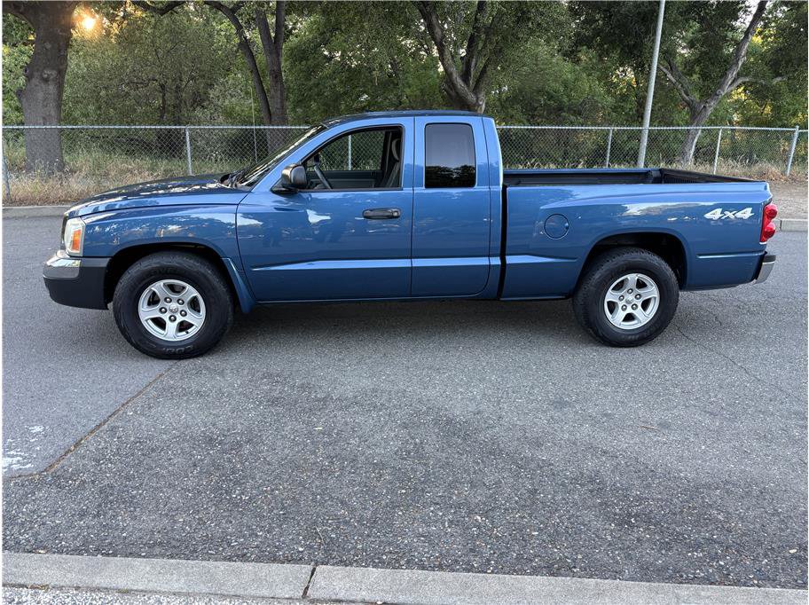 Used 2005 Dodge Dakota SLT AWD/4WD image 2