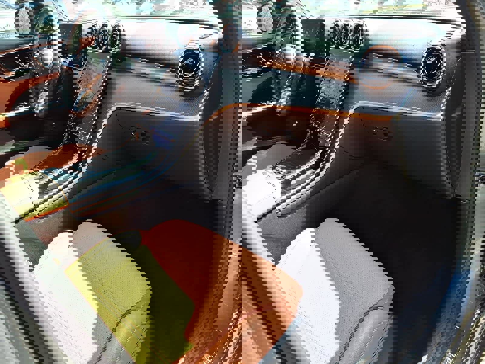 Used 2024 Mercedes-Benz C 300 4MATIC Sedan image 9