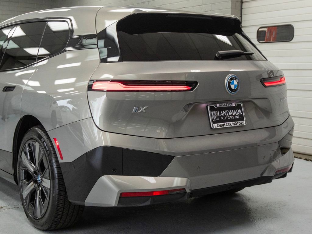 Used 2024 BMW iX xDrive50 w/ Sport Package AWD/4WD image 31
