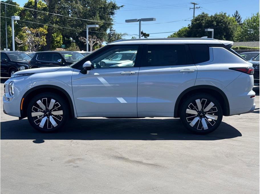 Used 2025 Mitsubishi Outlander SEL image 8