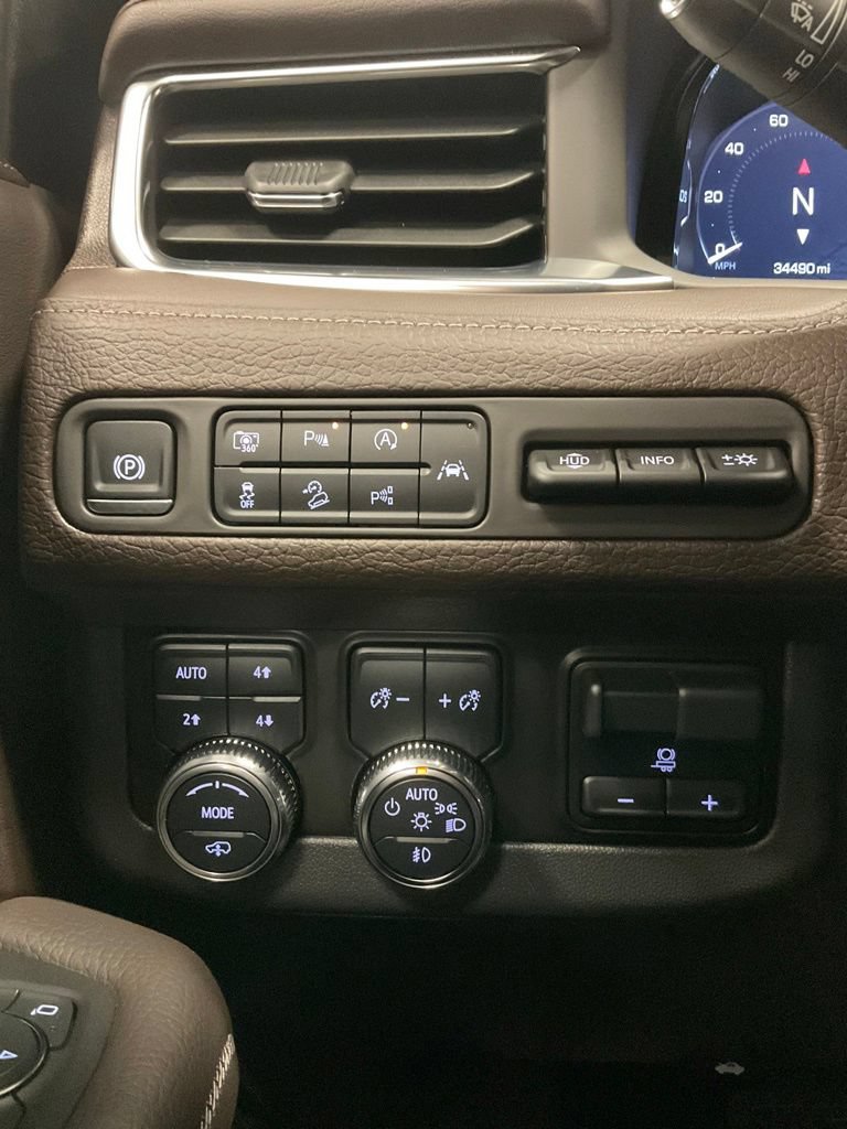Used 2024 GMC Yukon XL Denali w/ Denali Reserve Package AWD/4WD image 18