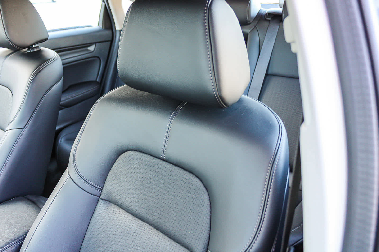 Used 2023 Honda Civic EX-L image 27