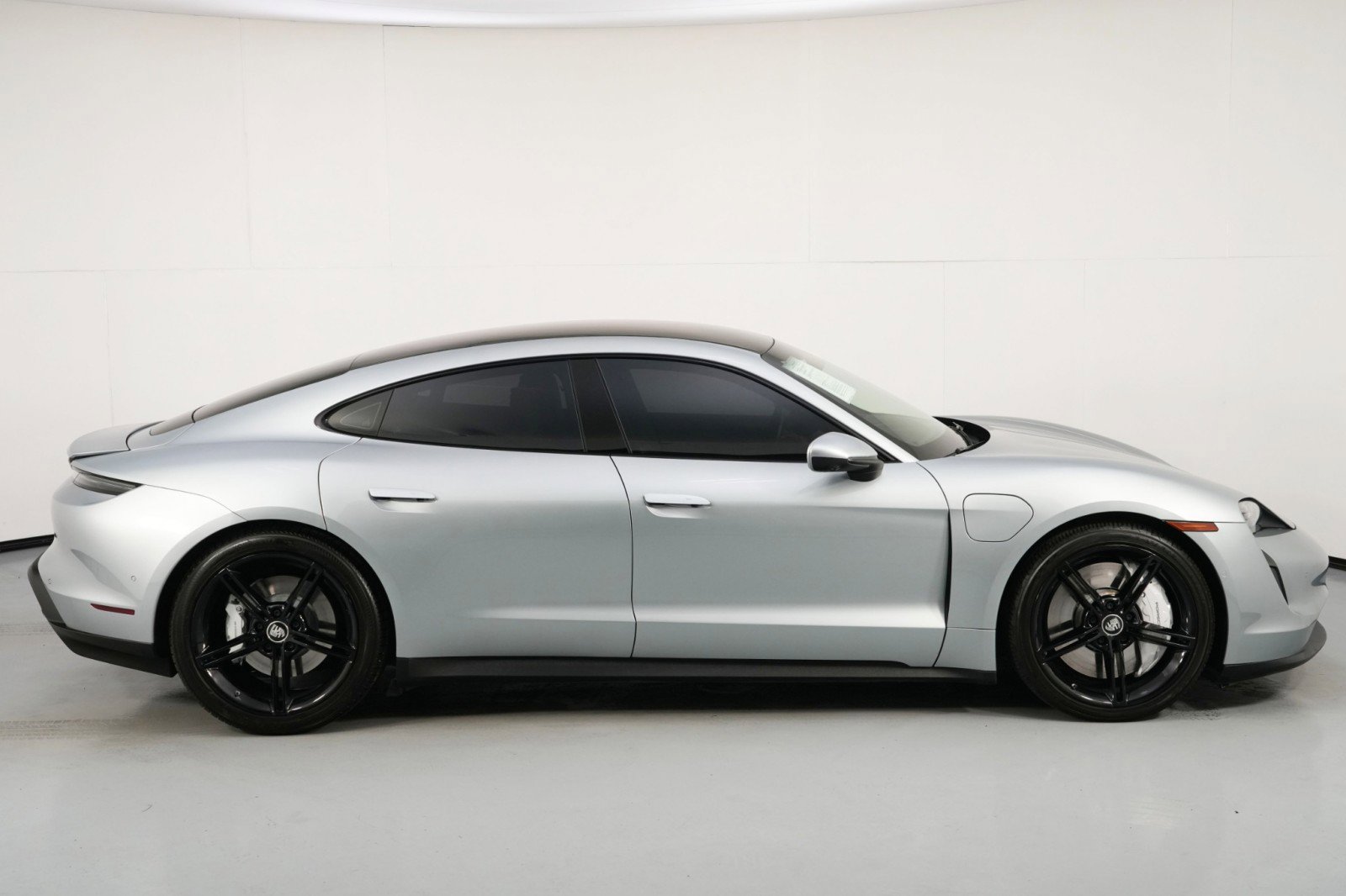 Used 2020 Porsche Taycan 4S w/ Premium Package image 53