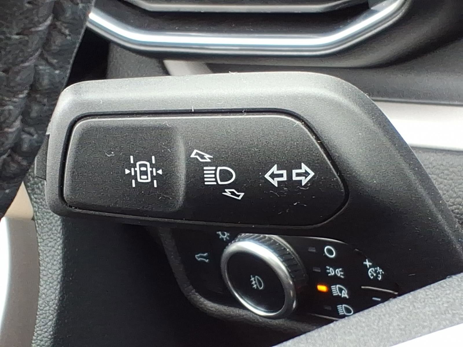 Used 2023 Ford Explorer XLT w/ Equipment Group 202A AWD/4WD image 27