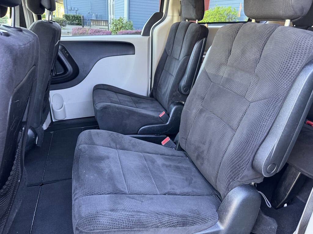 Used 2013 Dodge Grand Caravan SE FWD image 24