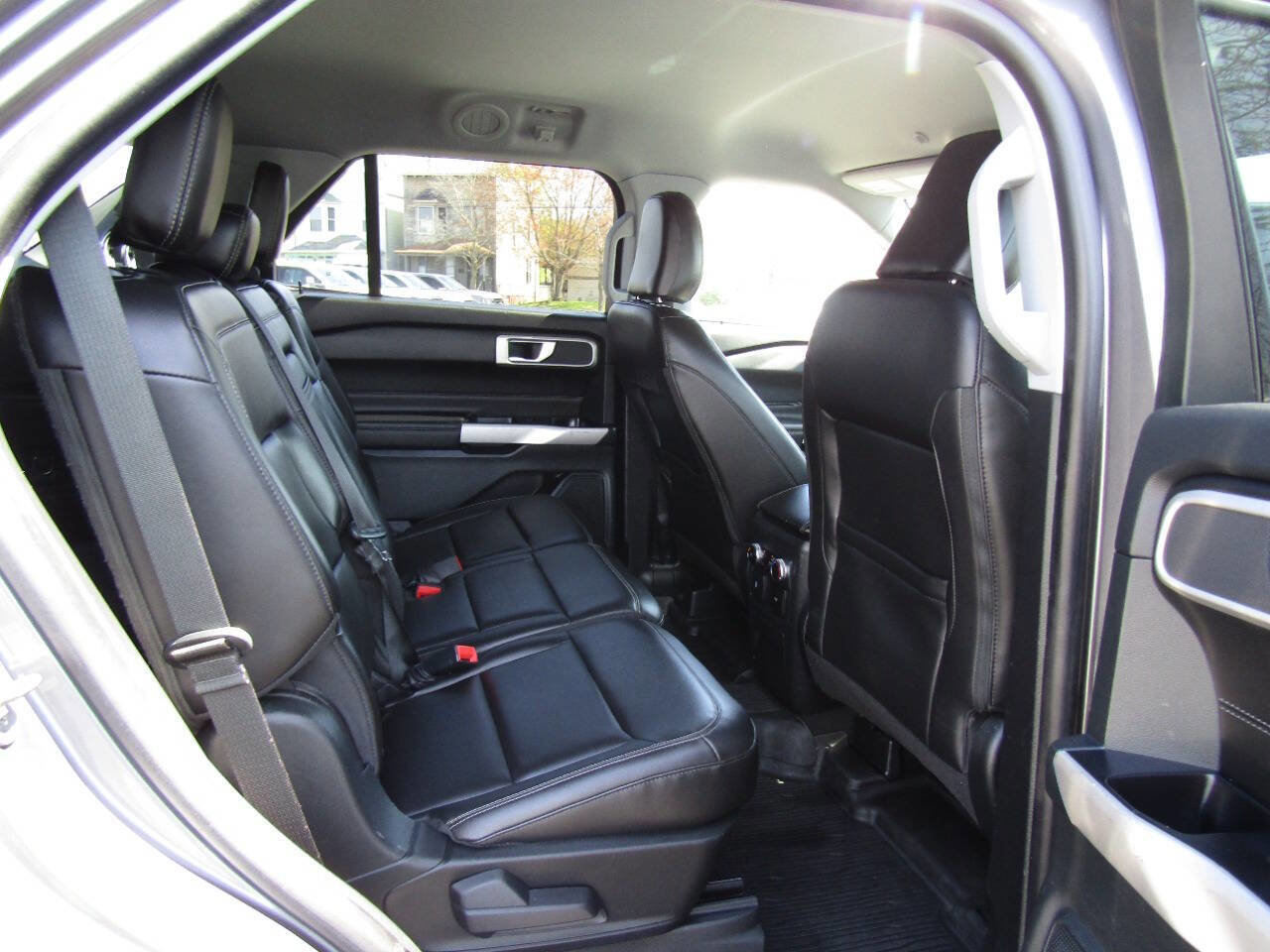 Used 2022 Ford Explorer XLT AWD/4WD image 27