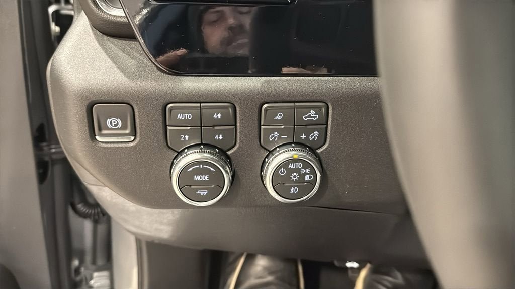 New 2026 GMC Sierra 3500 SLT w/ SLT Premium Package image 33