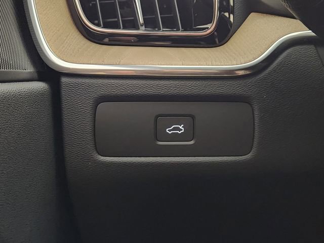 New 2026 Volvo XC60 B5 Plus w/ Protection Package Premier AWD/4WD image 22