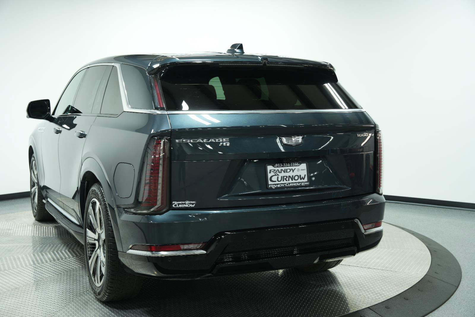 Used 2025 Cadillac Escalade IQ Luxury 2 w/ LPO, Premium Carpet Package image 5