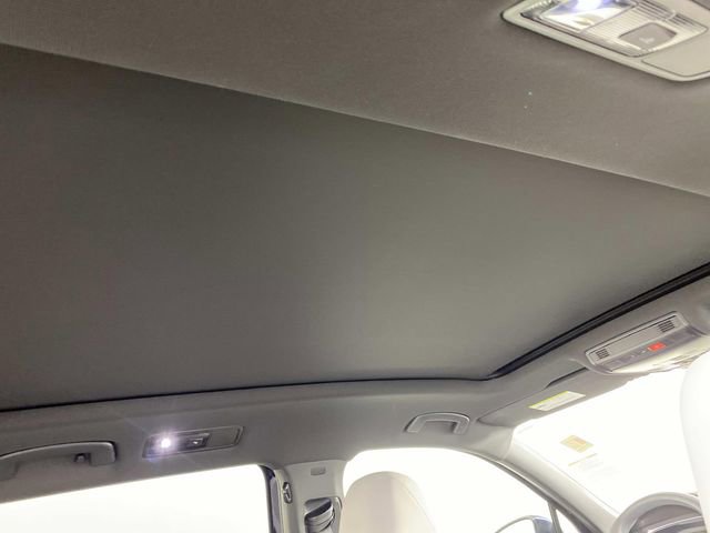 Used 2022 Volkswagen Tiguan SEL R-Line image 15