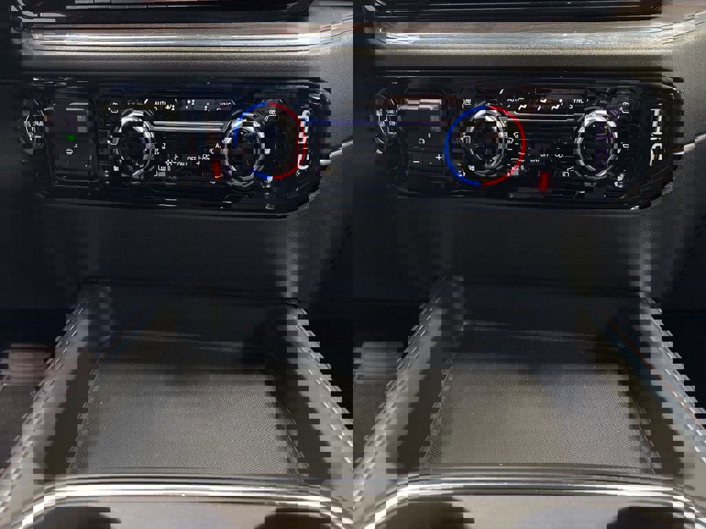 Used 2025 GMC Sierra 2500 SLT w/ SLT Premium Package image 45