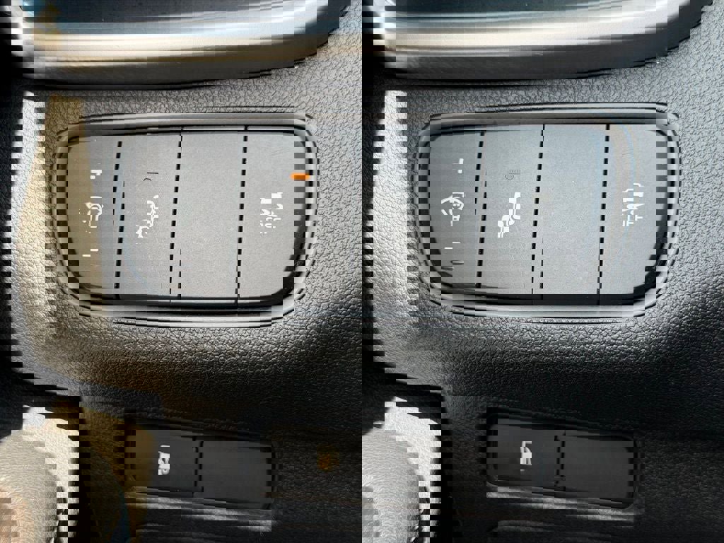 Used 2020 Kia Sorento LX w/ LX I4 Convenience Package image 38