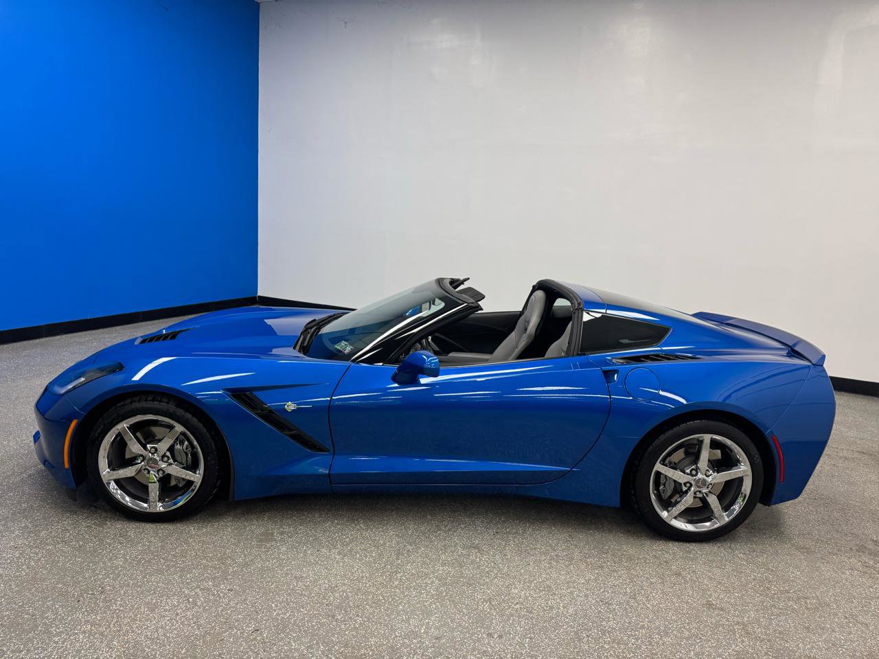 Used 2015 Chevrolet Corvette Stingray Coupe w/ 2LT Preferred Equipment Group image 4