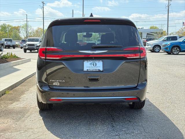 Certified 2023 Chrysler Pacifica Touring-L image 22