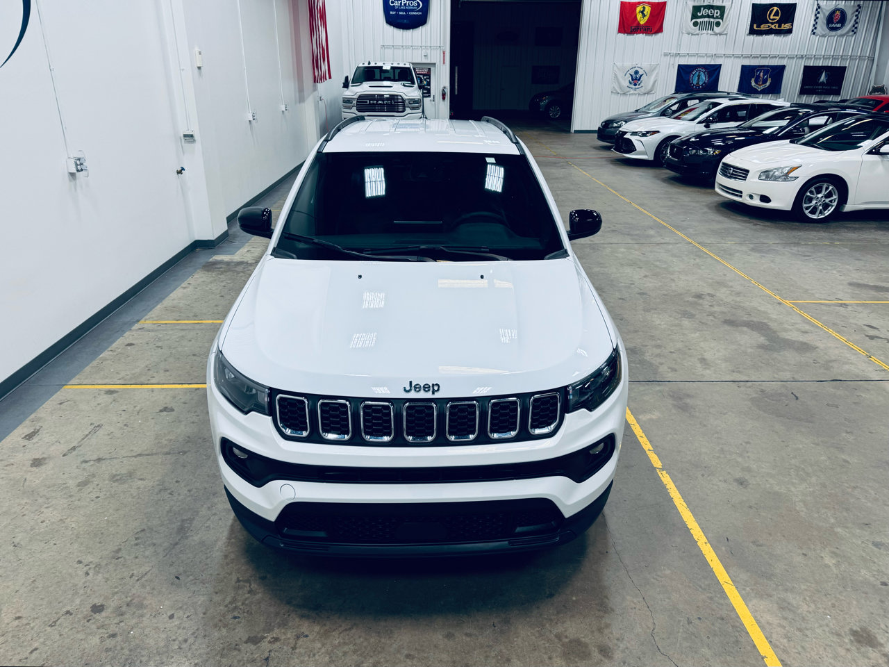 Used 2024 Jeep Compass Latitude image 2