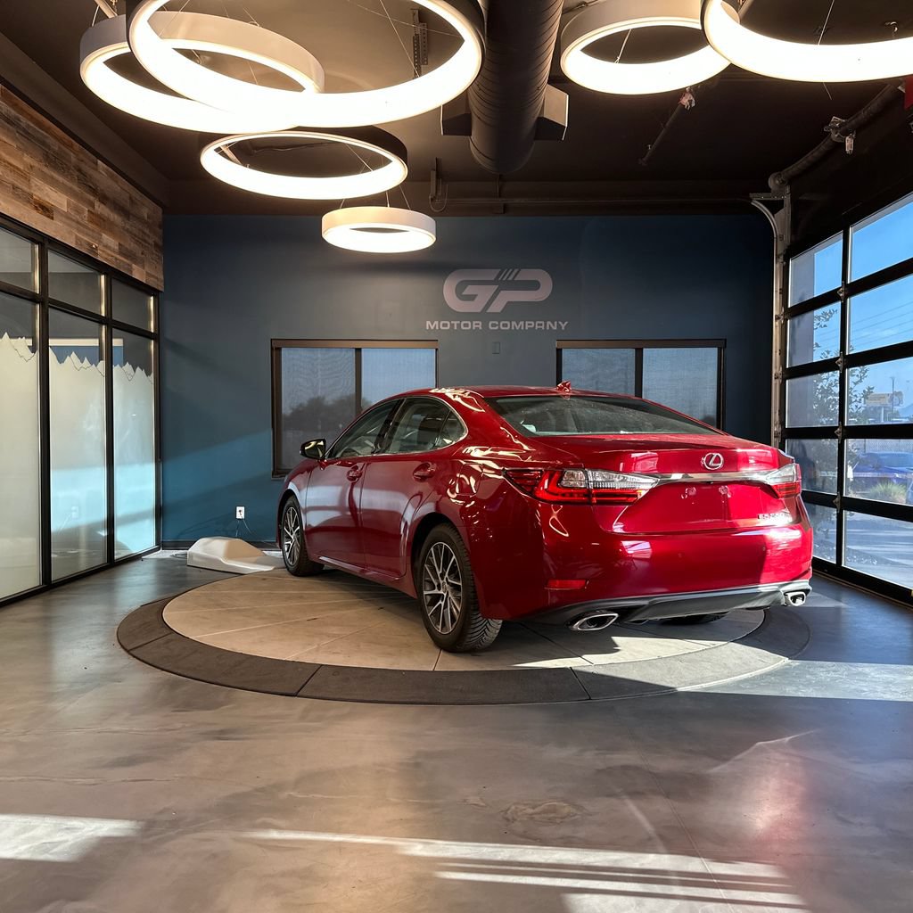 Used 2017 Lexus ES 350 w/ Luxury Package FWD image 5