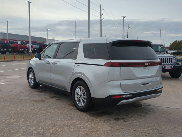 Used 2023 Kia Carnival LX image 7