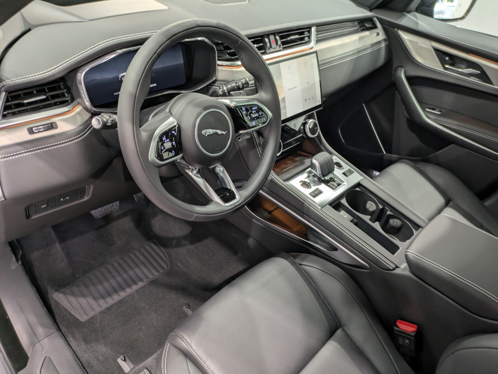 New 2026 Jaguar F-PACE R-Dynamic S AWD/4WD image 7