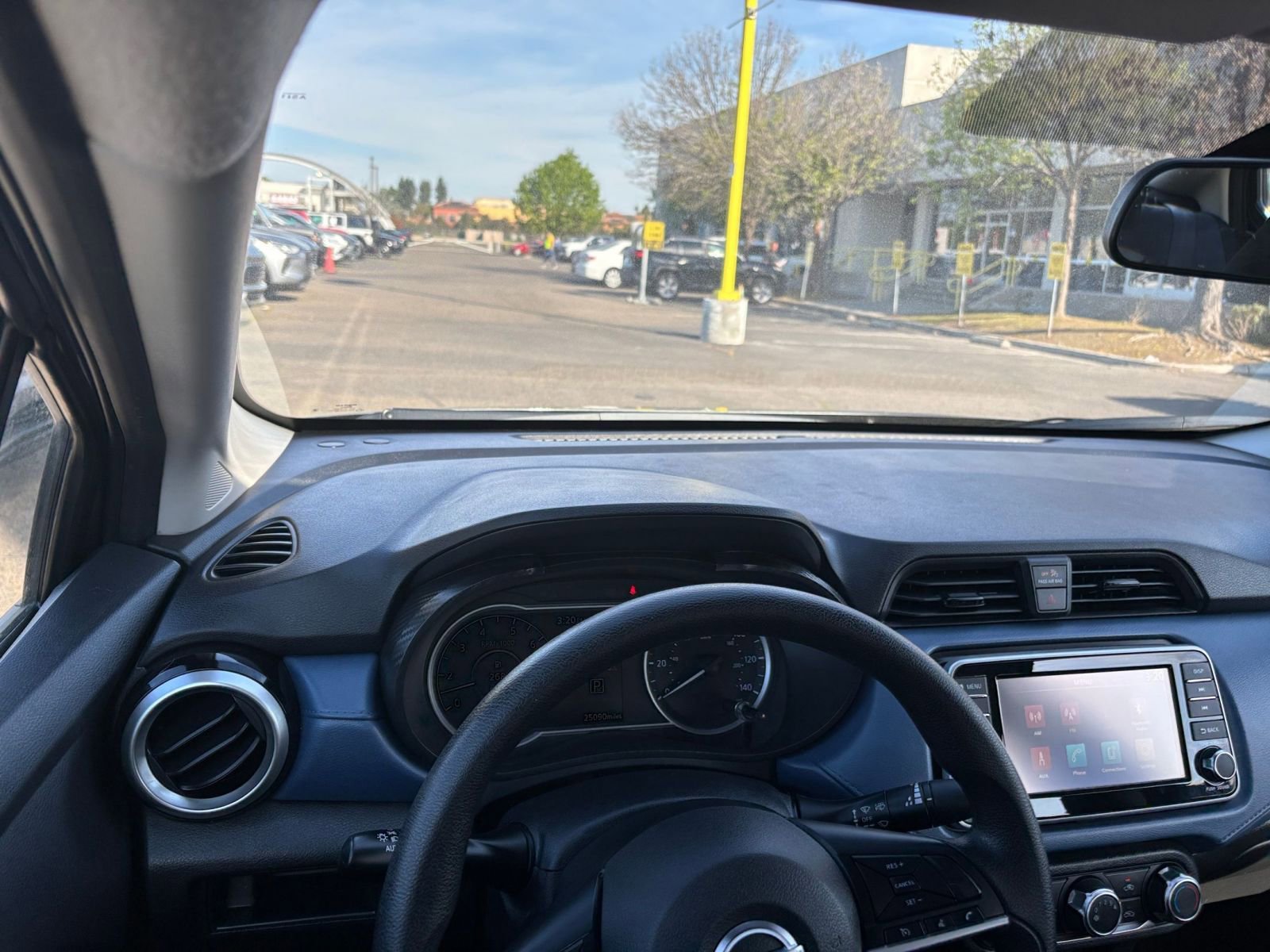 Used 2025 Nissan Versa SV image 32