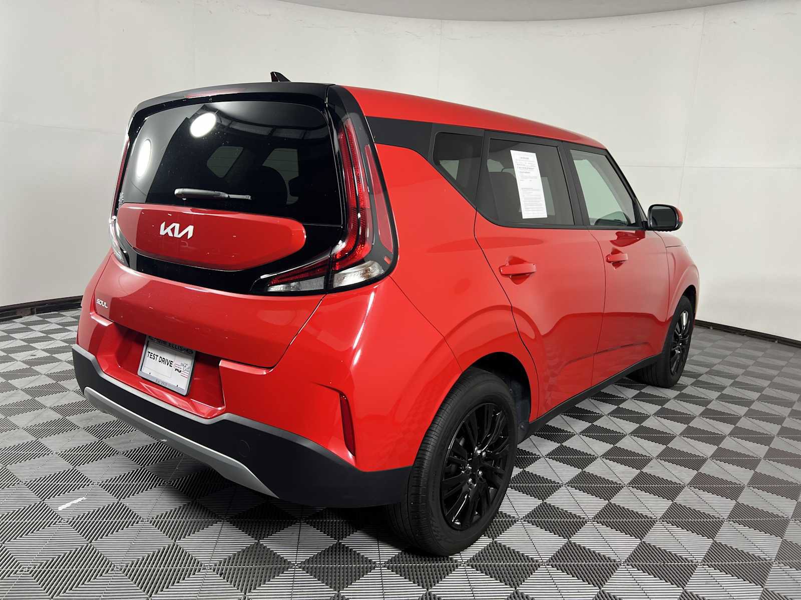 Used 2023 Kia Soul LX FWD image 7