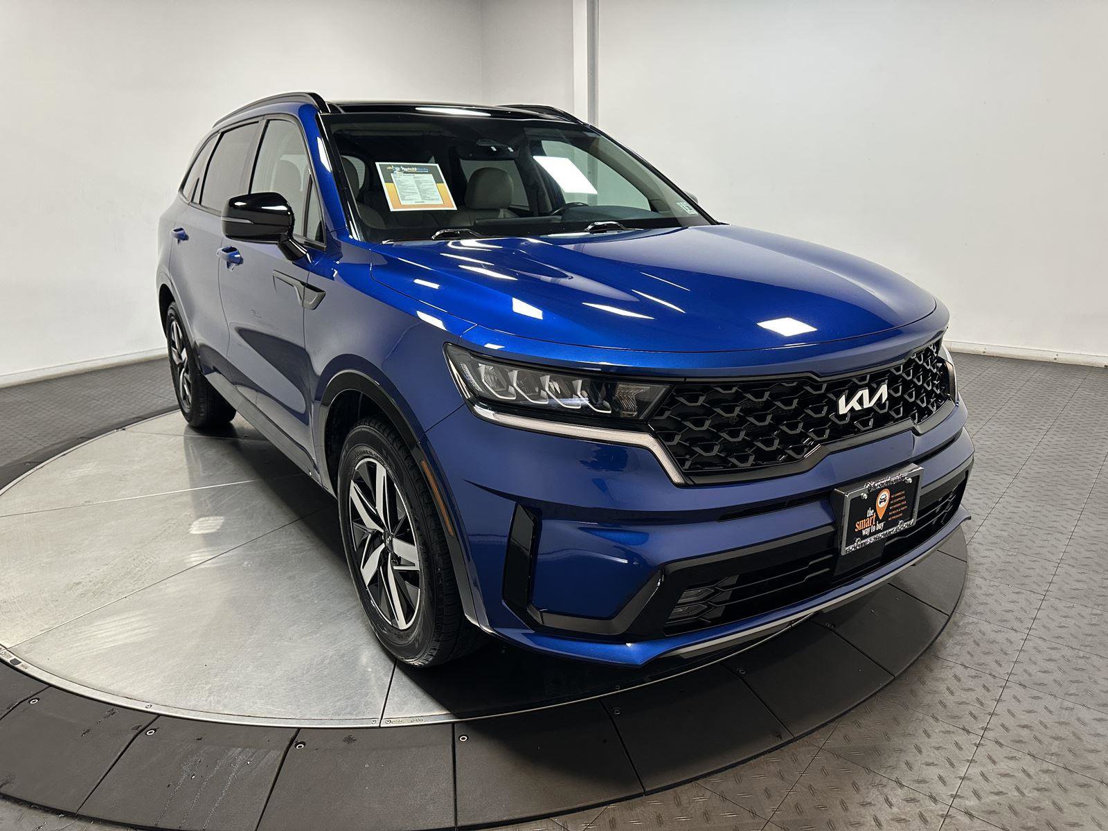 Used 2023 Kia Sorento EX w/ Panoramic Sunroof Package image 2