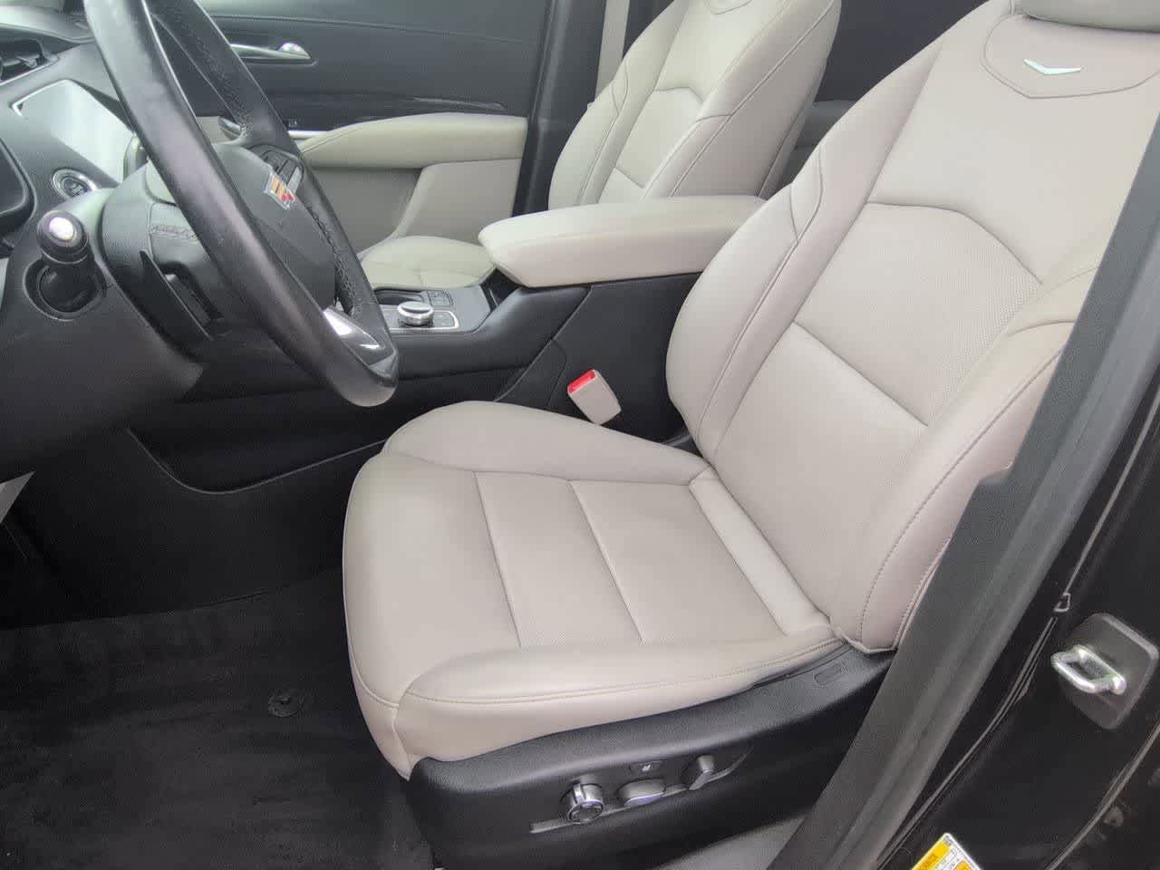 Used 2023 Cadillac XT4 Premium Luxury AWD/4WD image 16