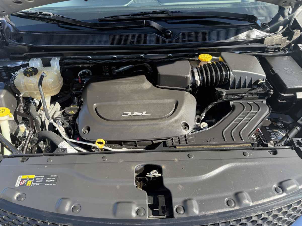 Used 2017 Chrysler Pacifica LX FWD image 23