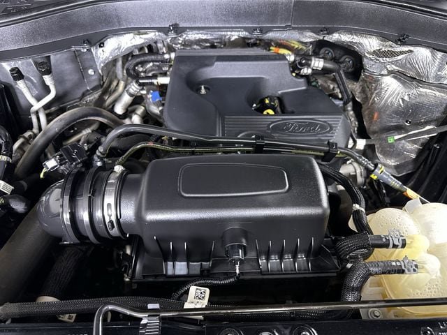 Used 2020 Ford Explorer XLT w/ Equipment Group 202A AWD/4WD image 31
