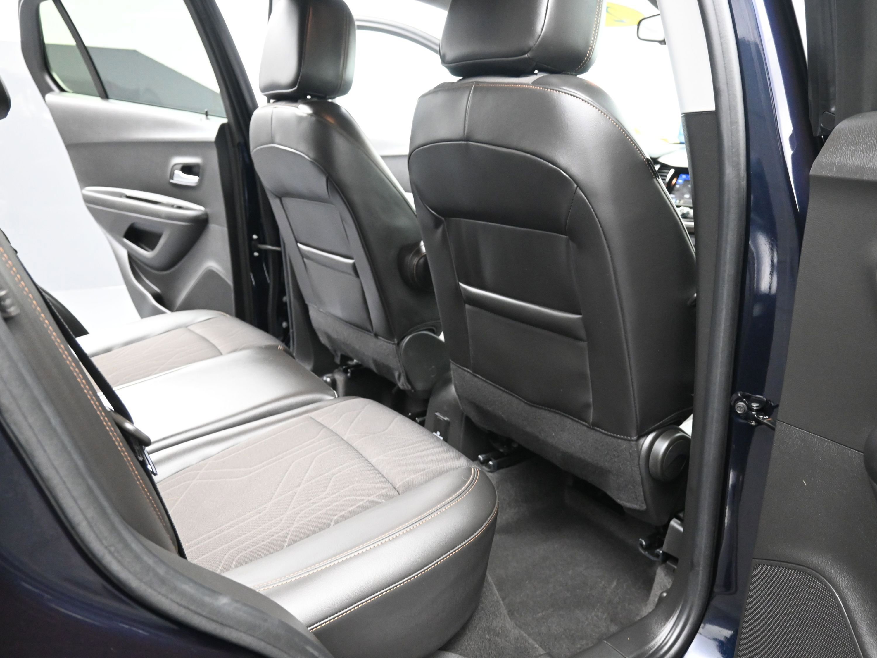 Used 2022 Chevrolet Trax LT w/ LT Convenience Package image 26