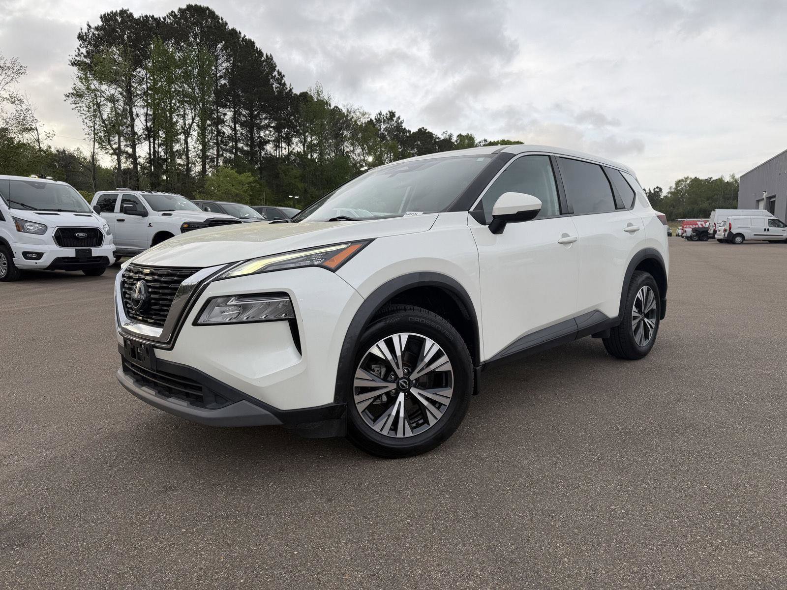 Used 2022 Nissan Rogue SV image 1