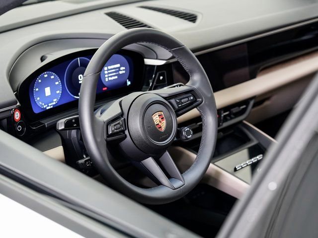 Certified 2025 Porsche Macan Electric image 9