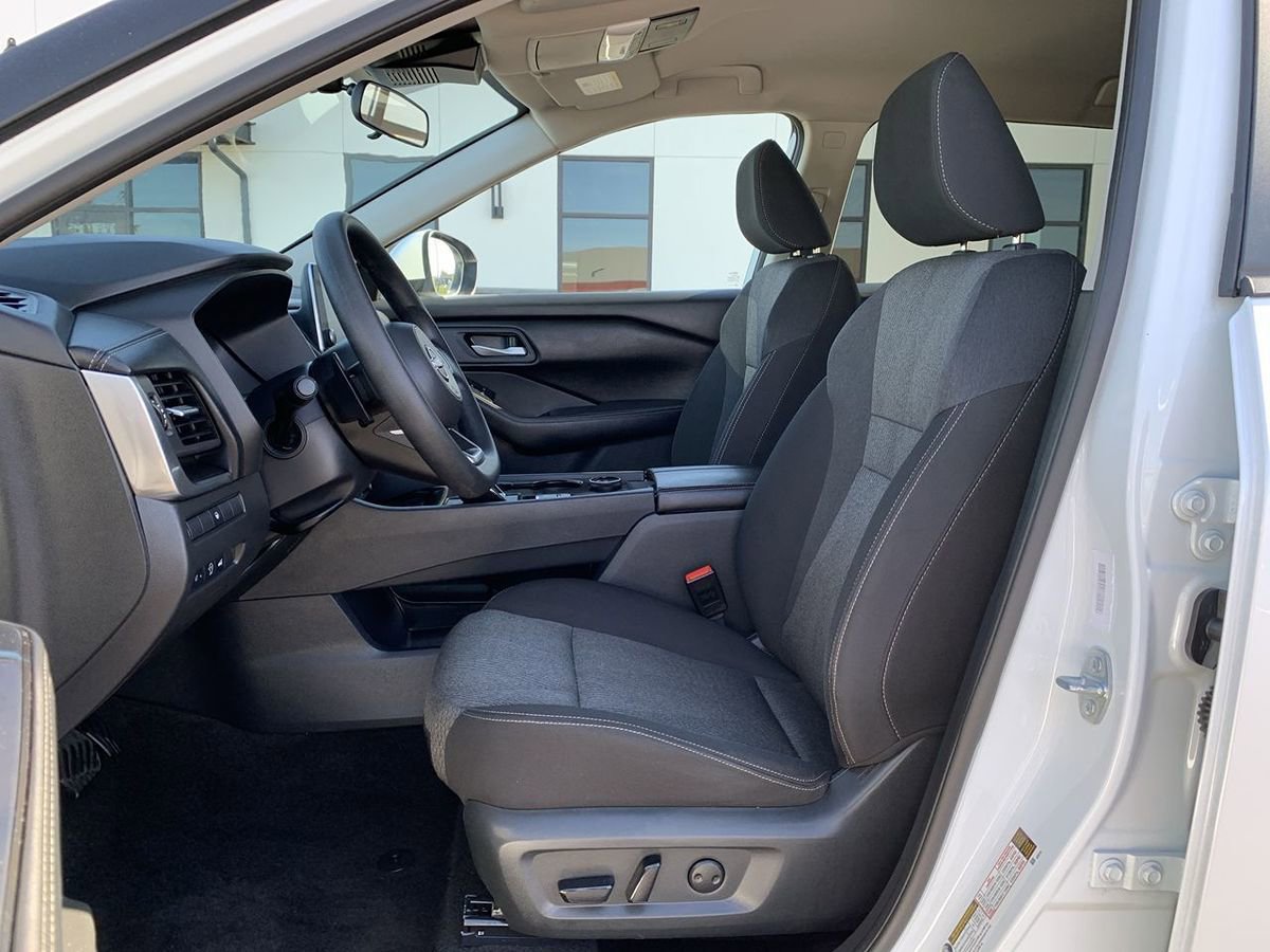 Used 2024 Nissan Rogue SV AWD/4WD image 26