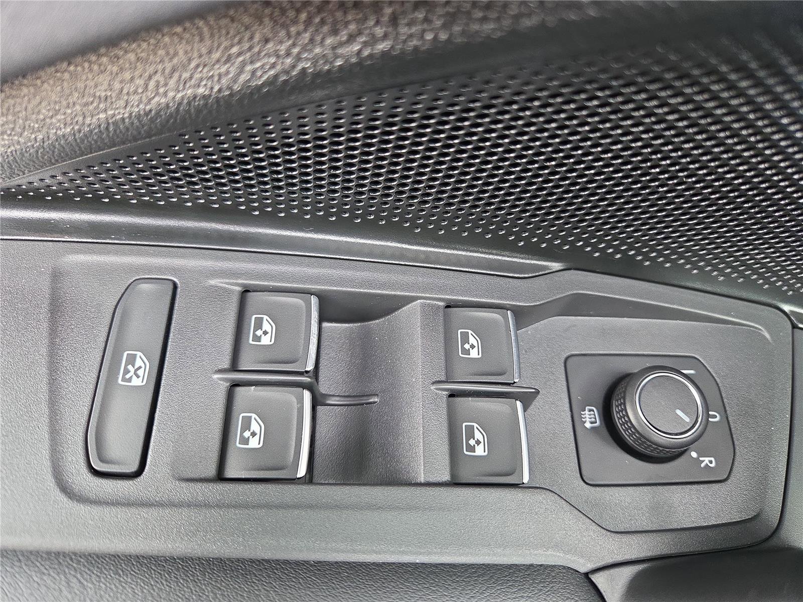 New 2026 Volkswagen Tiguan SE image 13