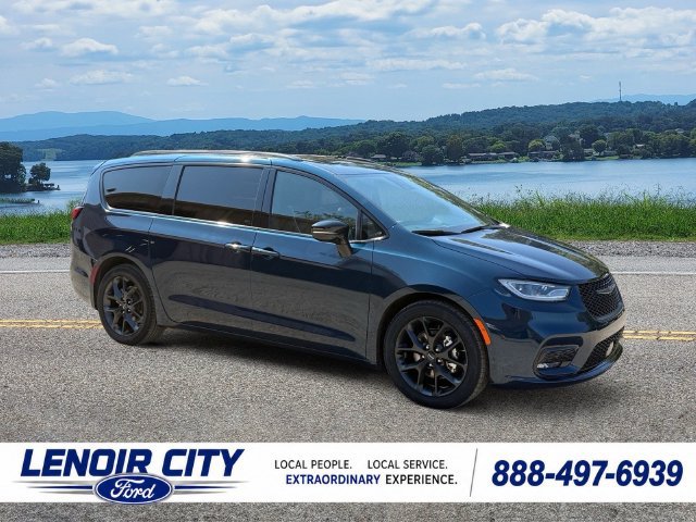 Used 2025 Chrysler Pacifica Limited