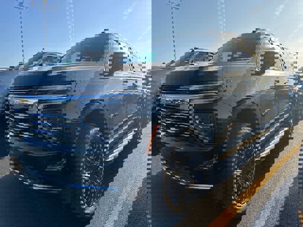 New 2026 Chevrolet Suburban LT w/ Comfort Package AWD/4WD image 1