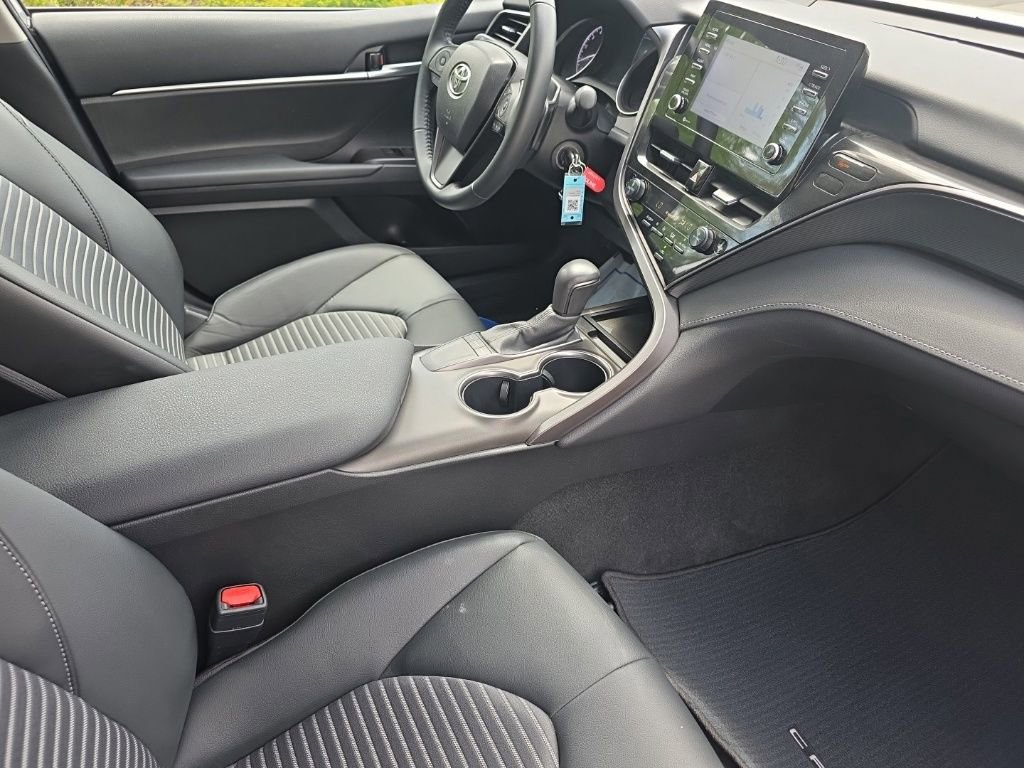 Used 2024 Toyota Camry SE image 15