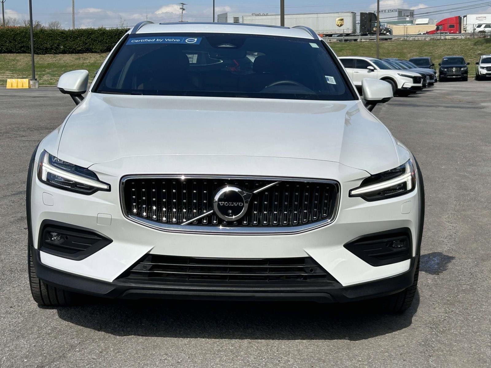 Certified 2025 Volvo V60 B5 Cross Country Plus image 8