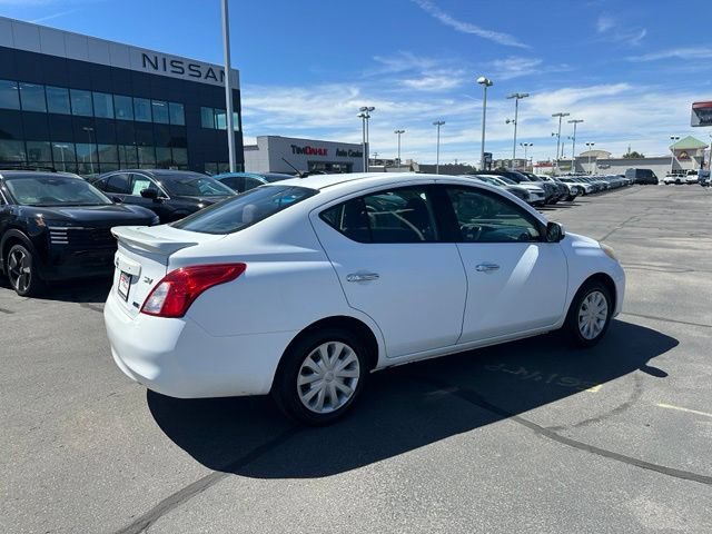 Used 2013 Nissan Versa SV FWD image 12