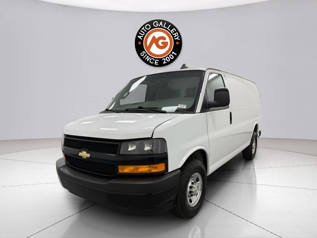 Used 2023 Chevrolet Express 3500 w/ Driver Convenience Package image 3