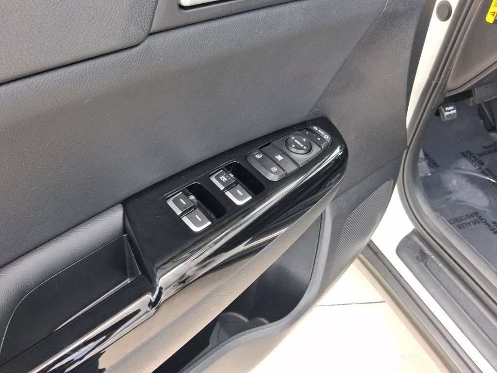 Used 2020 Kia Sportage EX FWD image 15