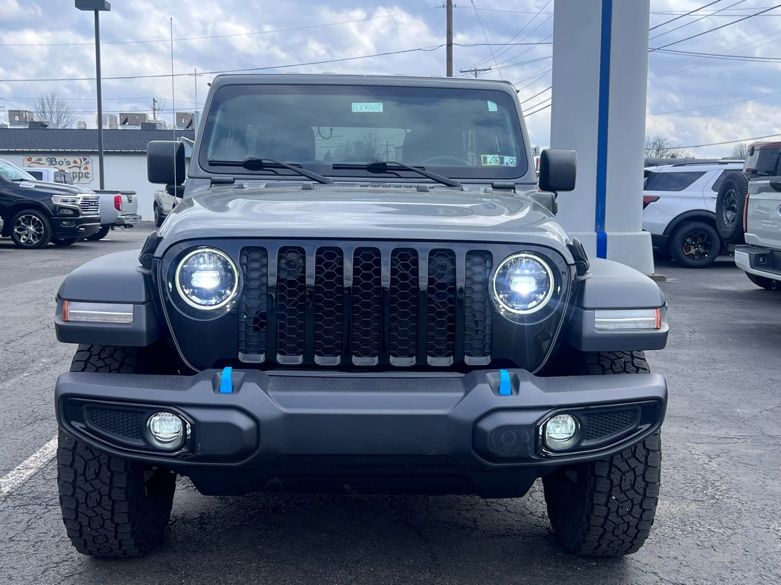 Used 2023 Jeep Wrangler Unlimited w/ Cold Weather Group AWD/4WD image 2