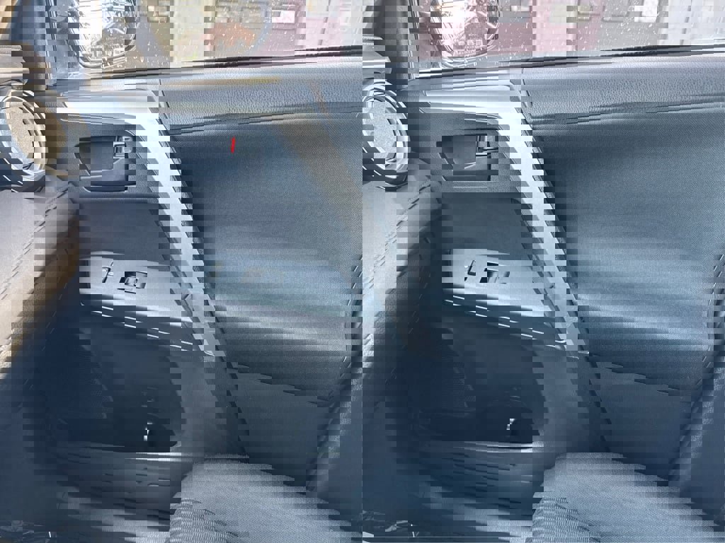 Used 2016 Toyota RAV4 LE image 33