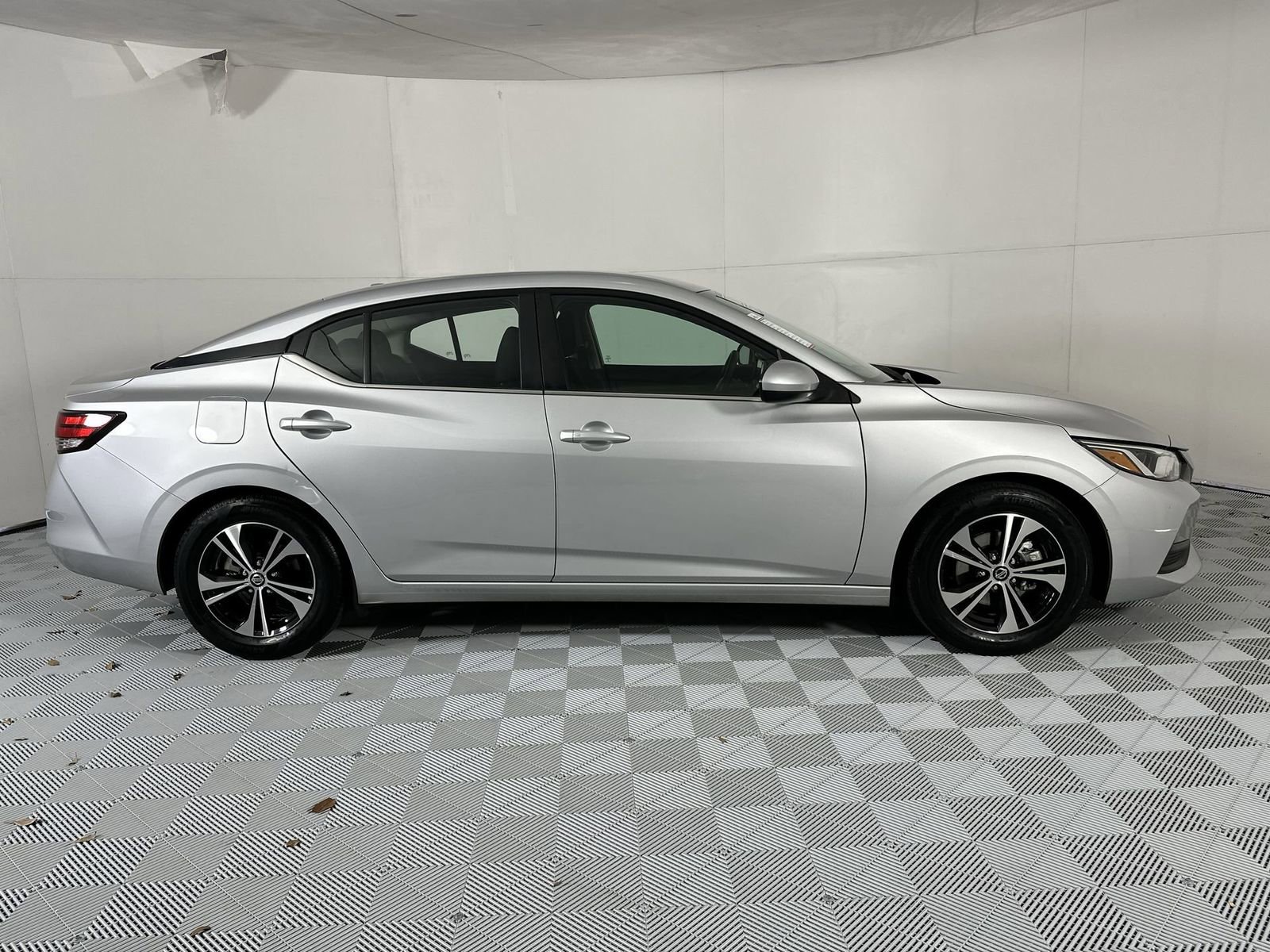 Used 2023 Nissan Sentra SV image 9